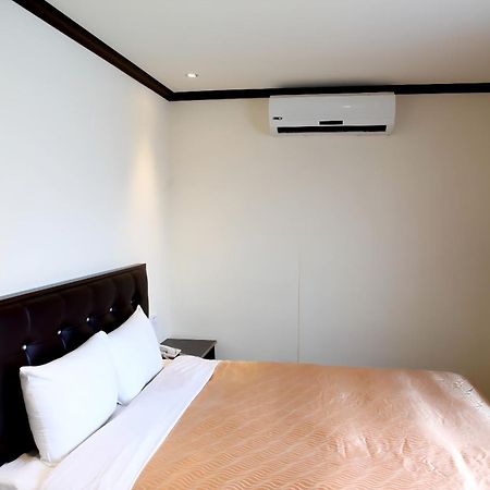 Holiday Business Hotel Taitung Экстерьер фото