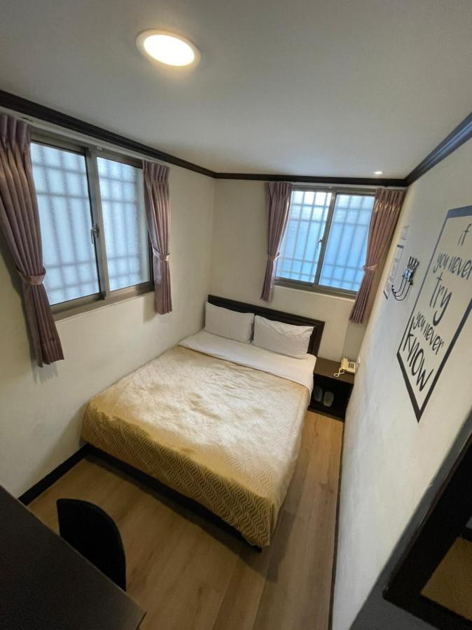 Holiday Business Hotel Taitung Экстерьер фото