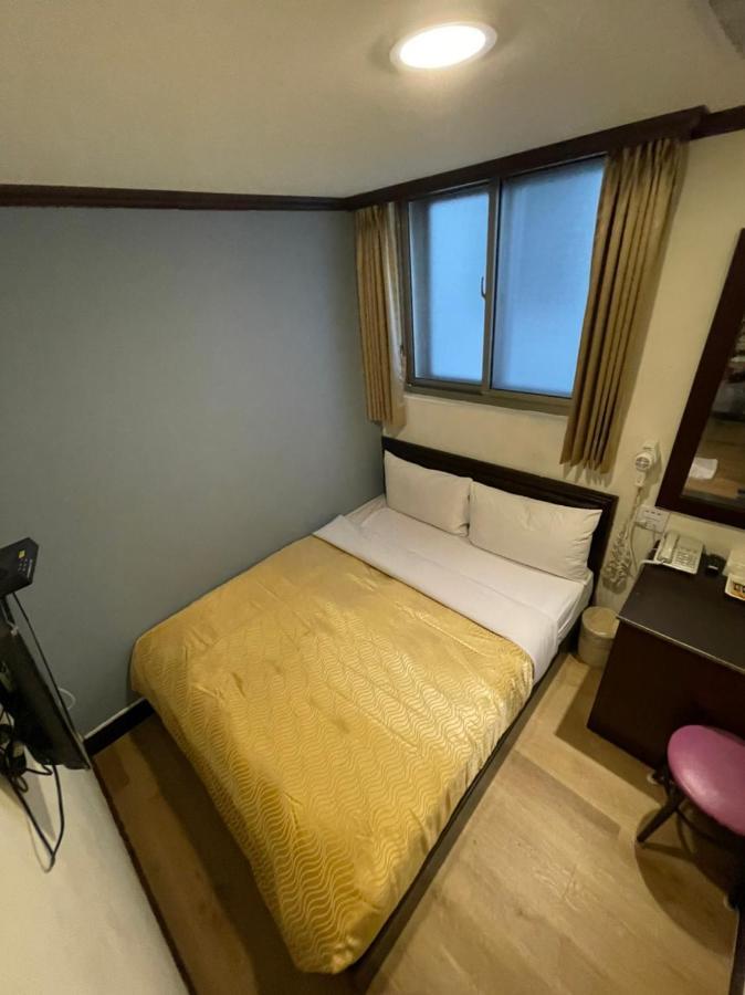 Holiday Business Hotel Taitung Экстерьер фото
