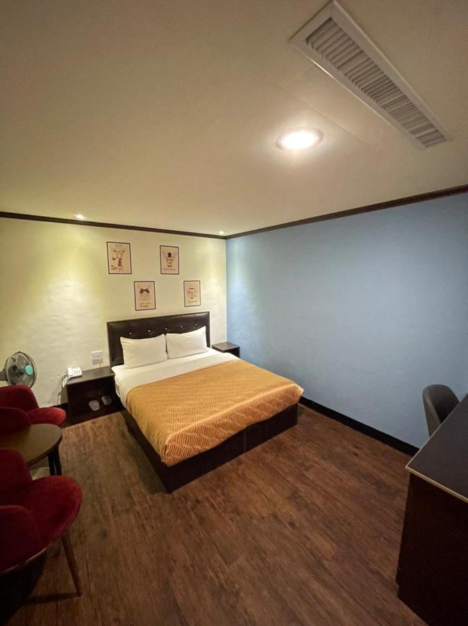 Holiday Business Hotel Taitung Экстерьер фото