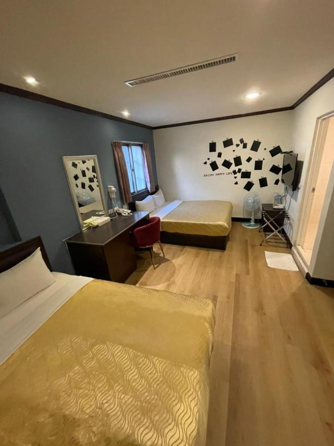 Holiday Business Hotel Taitung Экстерьер фото