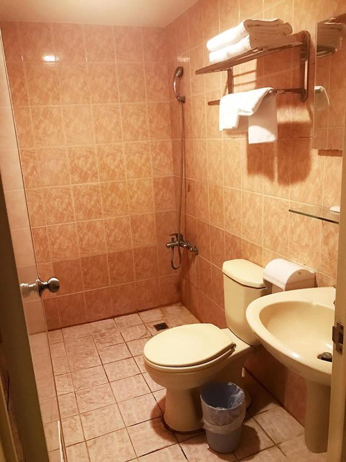 Holiday Business Hotel Taitung Экстерьер фото