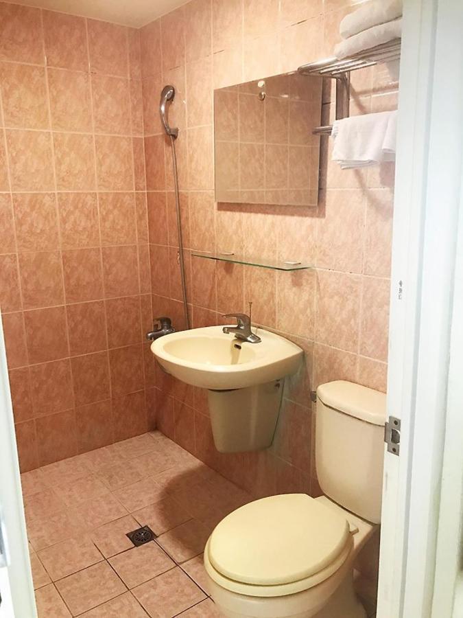 Holiday Business Hotel Taitung Экстерьер фото