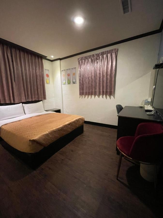 Holiday Business Hotel Taitung Экстерьер фото