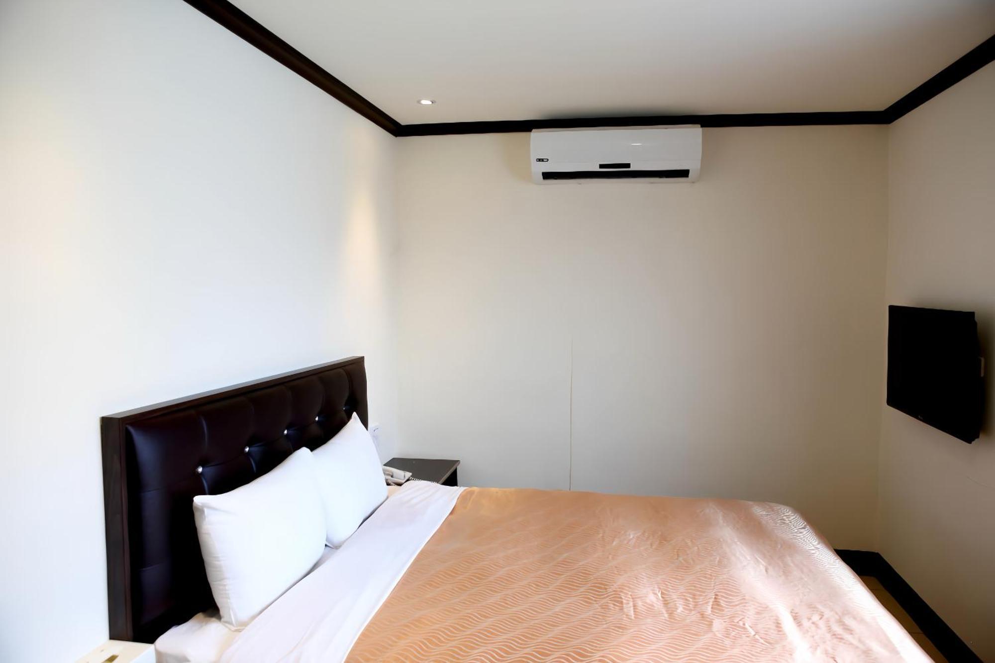 Holiday Business Hotel Taitung Экстерьер фото